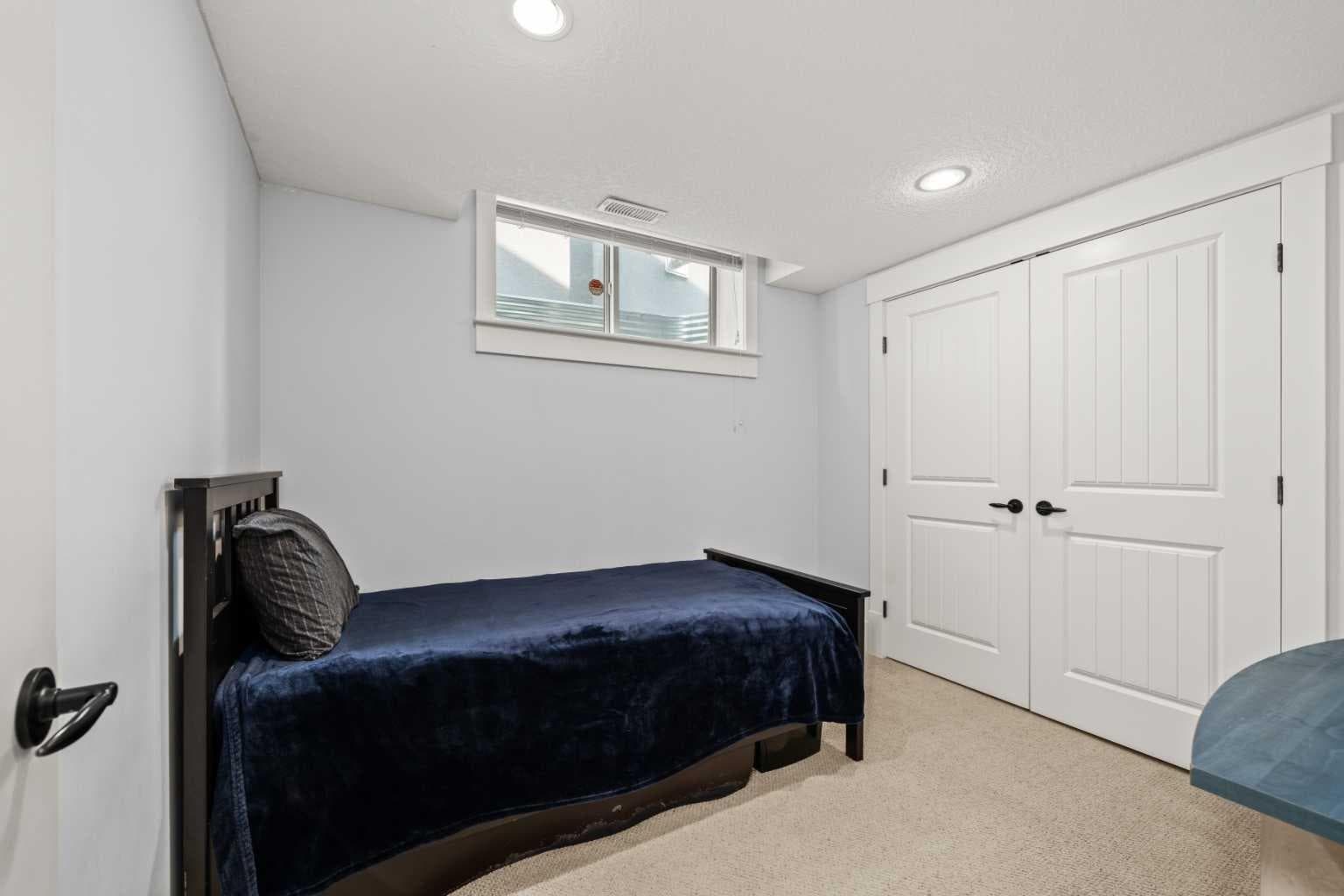 11 Aspen Cliff Place SW