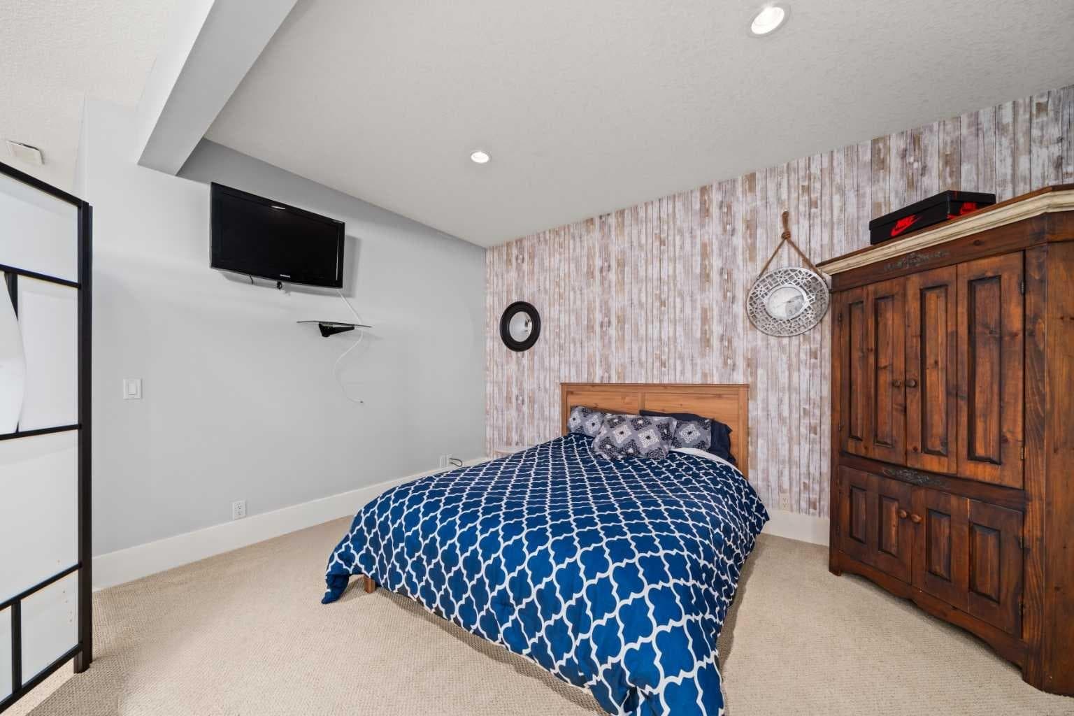 11 Aspen Cliff Place SW