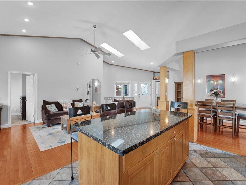 147 Cove Place 