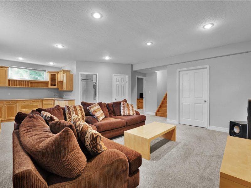 147 Cove Place 