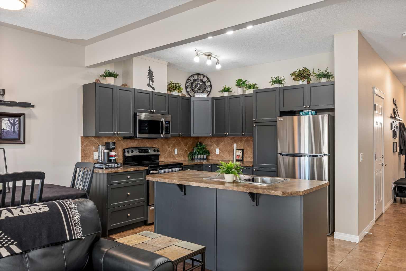 604, 620 Luxstone Landing SW