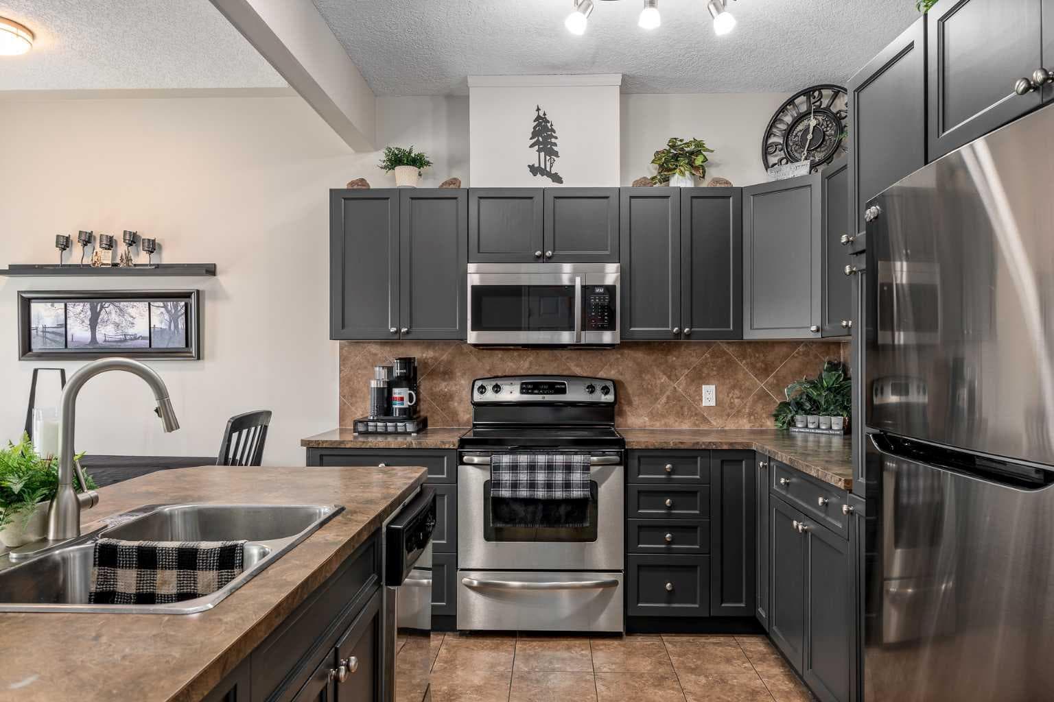 604, 620 Luxstone Landing SW