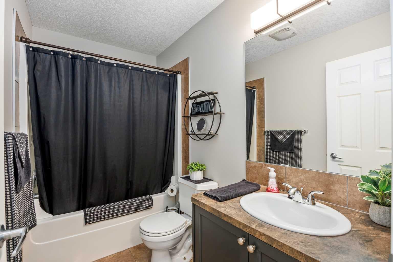 604, 620 Luxstone Landing SW