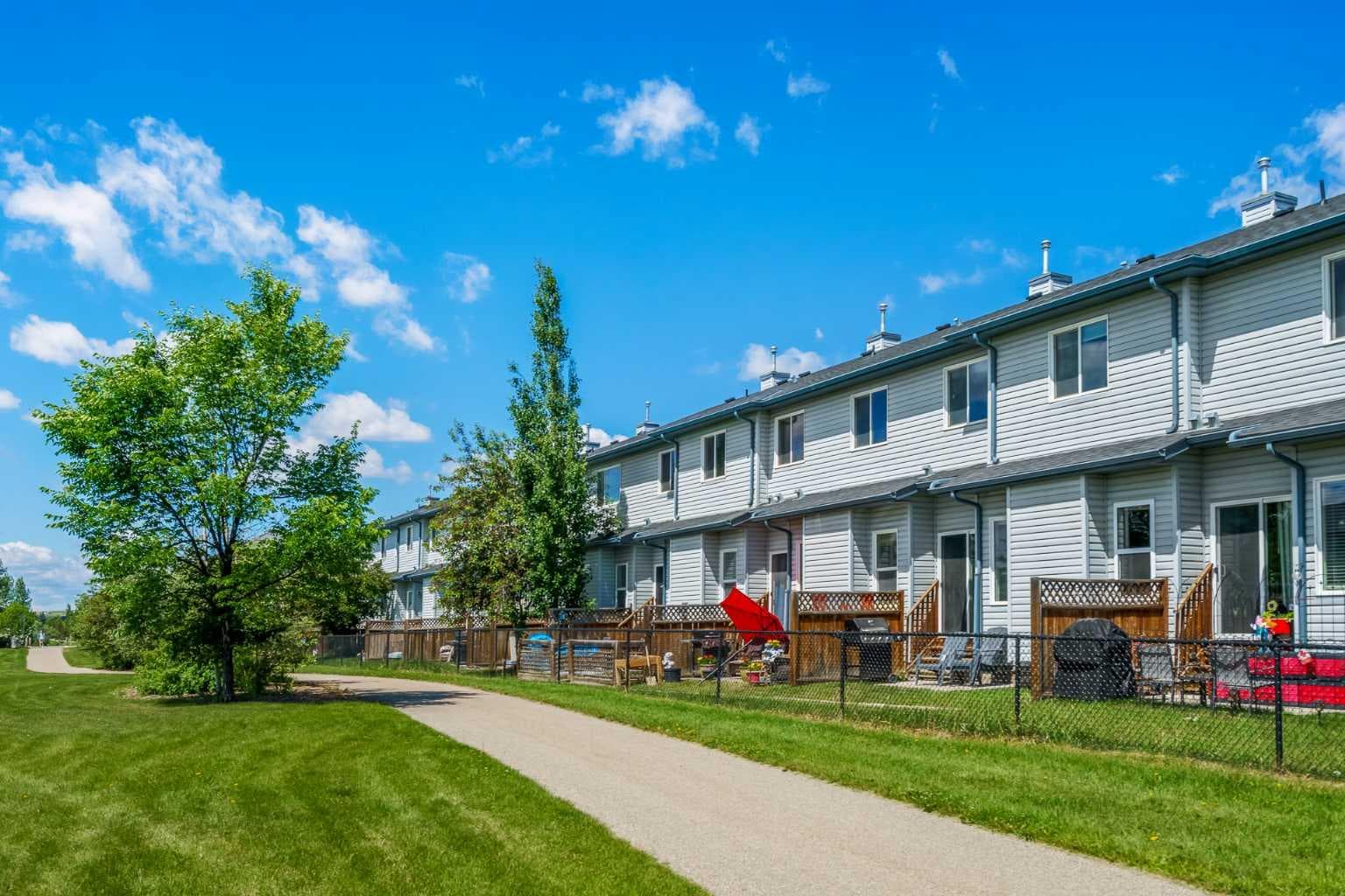 604, 620 Luxstone Landing SW
