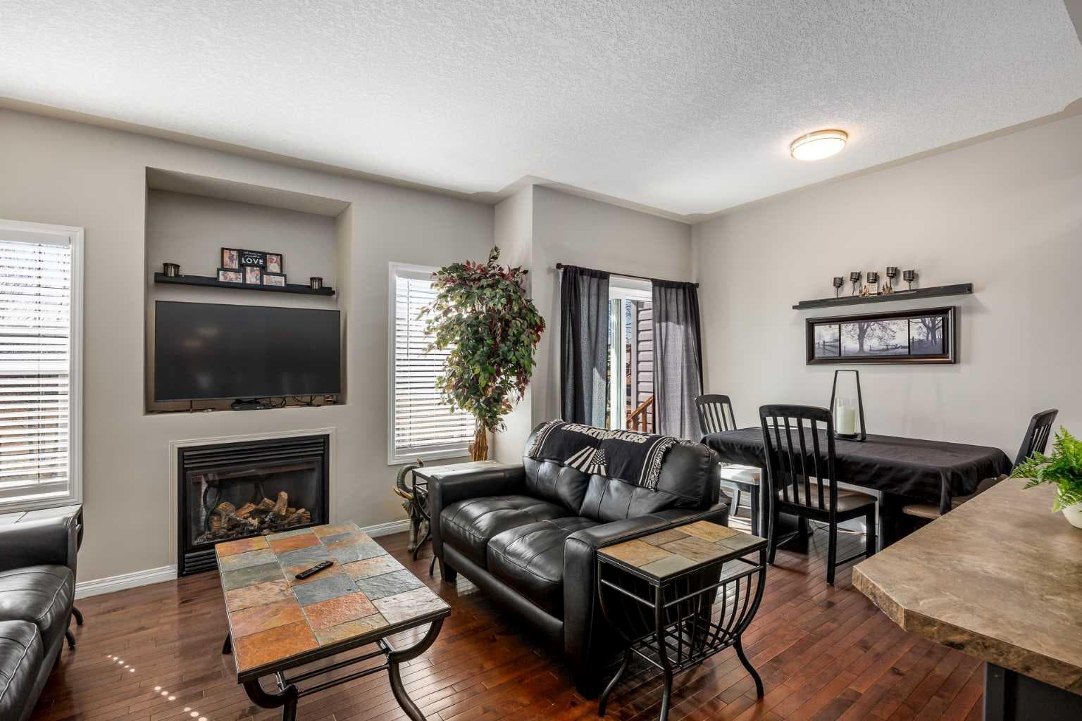 604, 620 Luxstone Landing SW