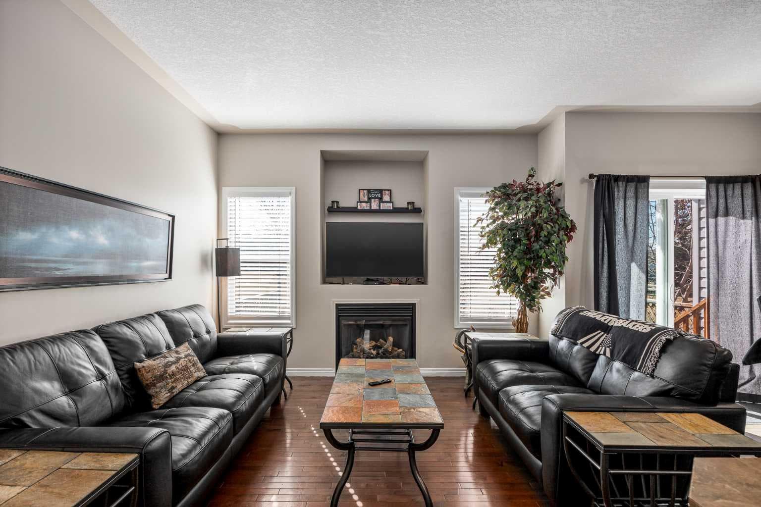 604, 620 Luxstone Landing SW