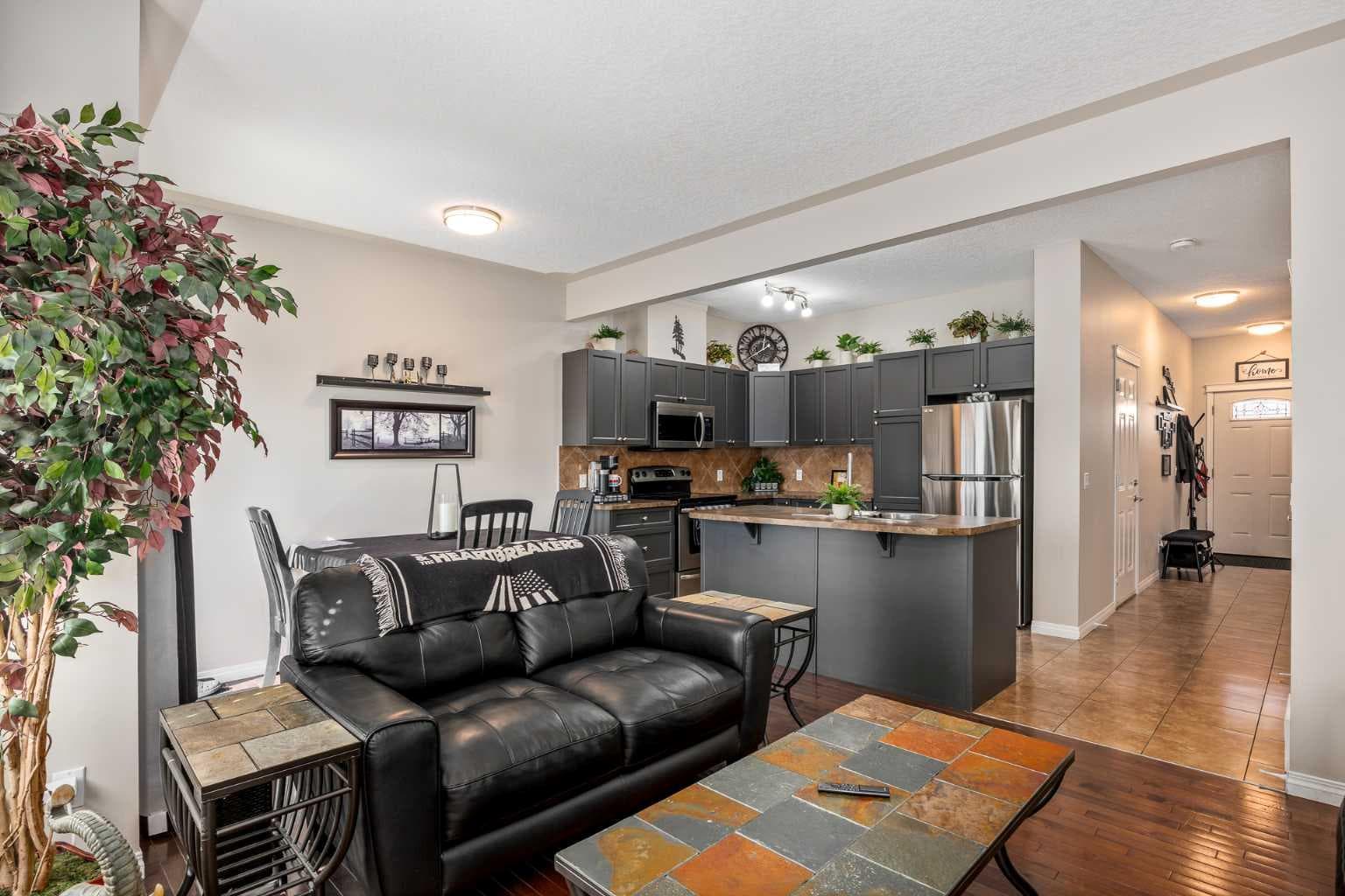 604, 620 Luxstone Landing SW
