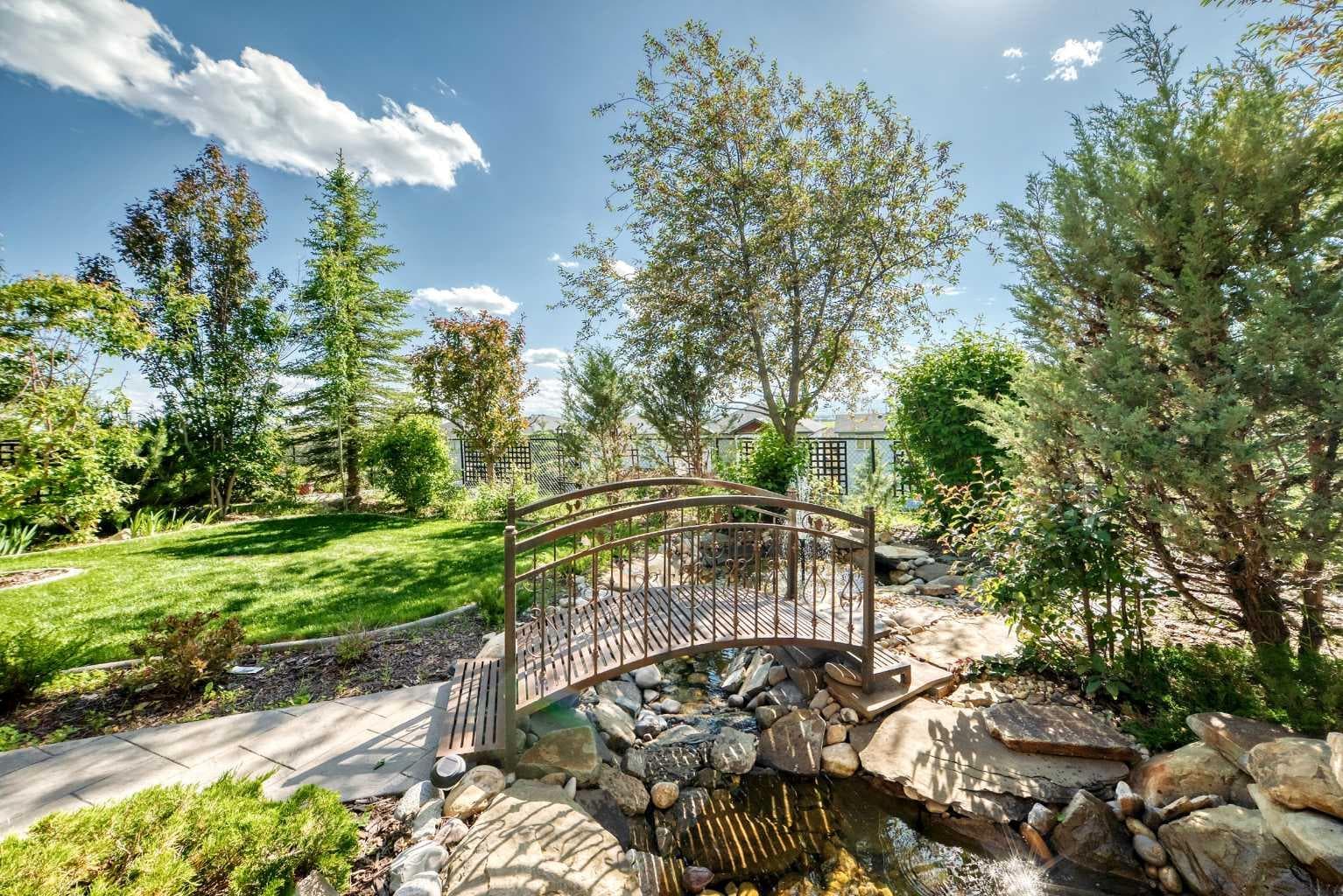 423 Rocky Ridge Drive NW