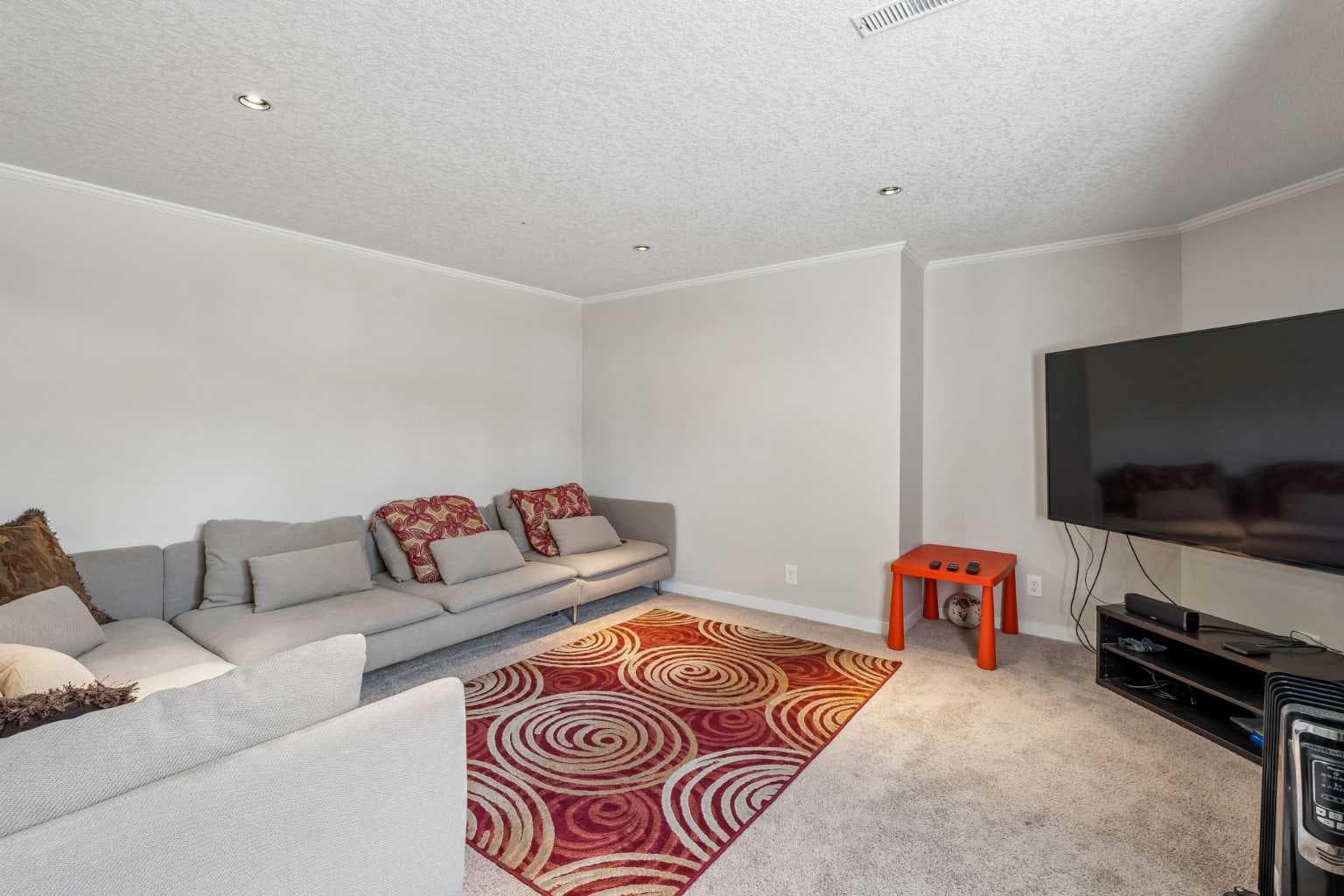86 Tuscany Ravine Road NW