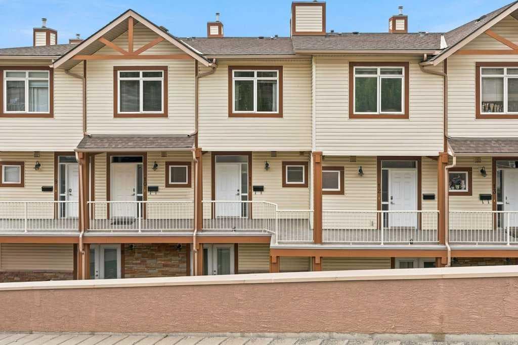 11, 133 Rockyledge View NW