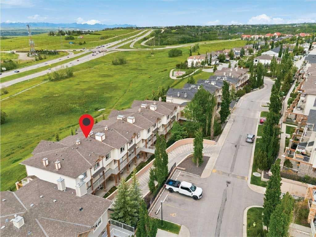11, 133 Rockyledge View NW