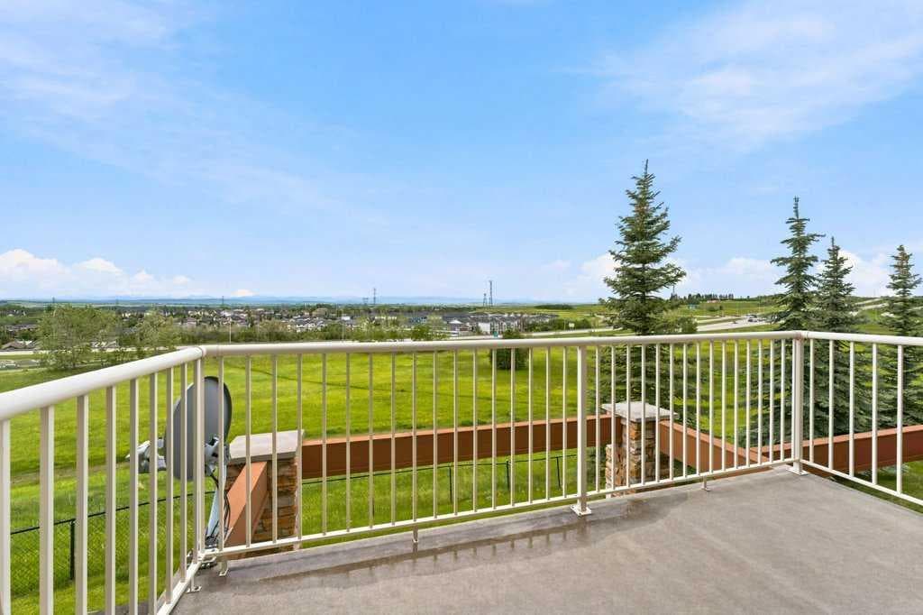 11, 133 Rockyledge View NW