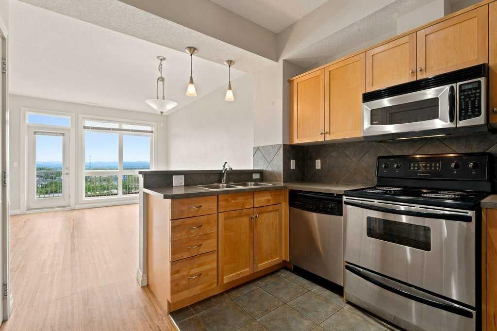 11, 133 Rockyledge View NW