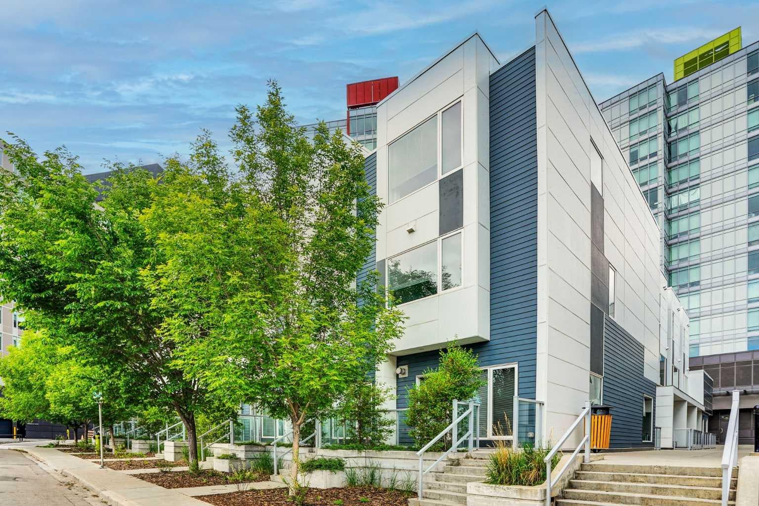 207, 20 Brentwood Common NW