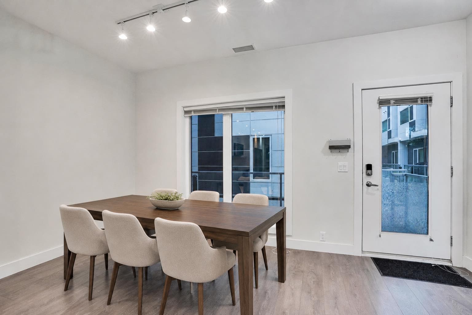 207, 20 Brentwood Common NW
