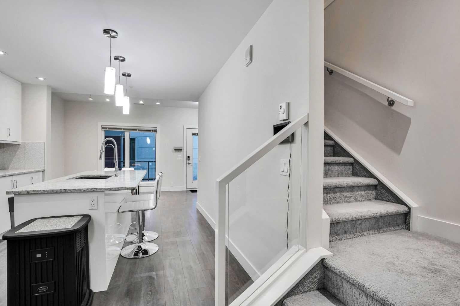 207, 20 Brentwood Common NW