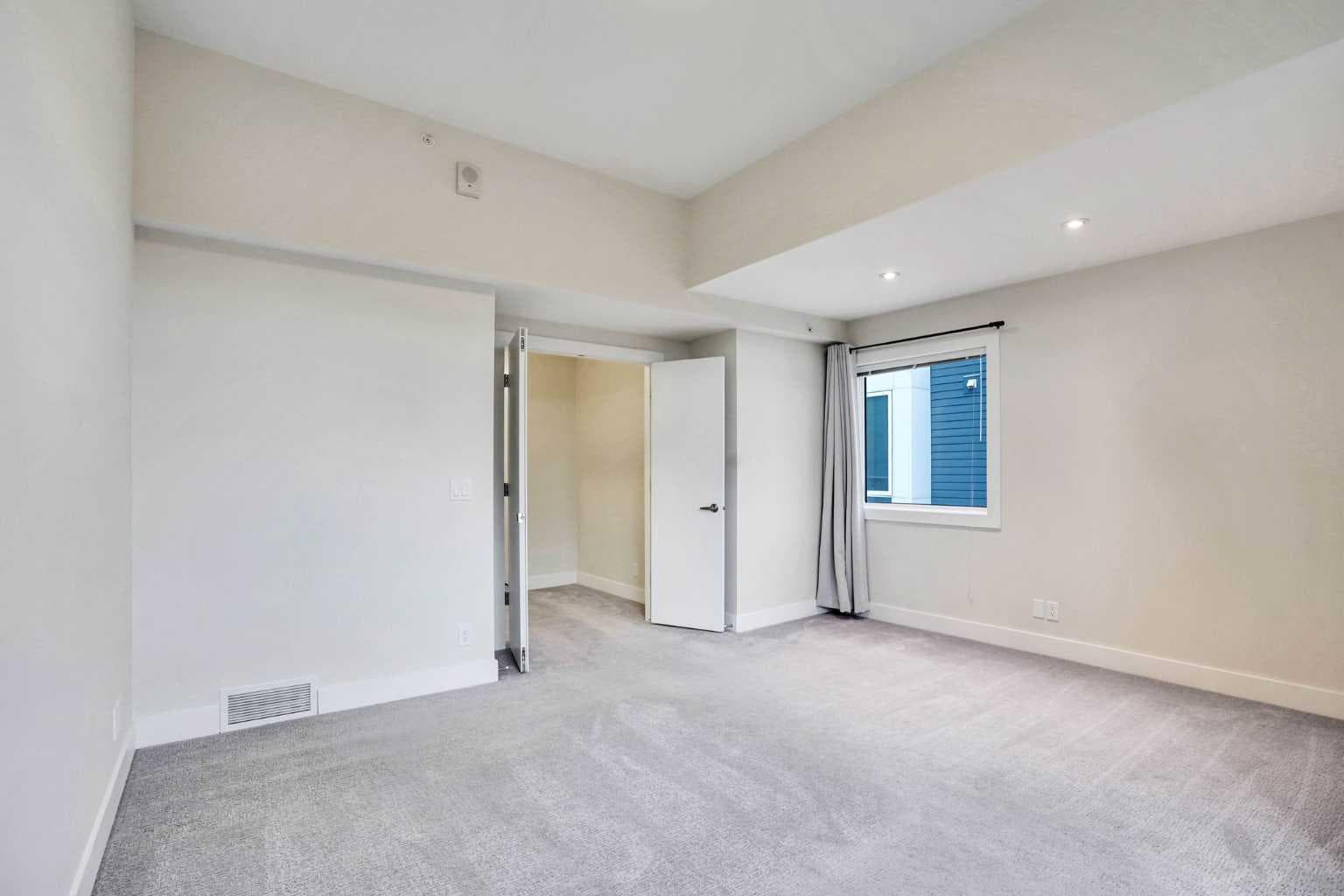 207, 20 Brentwood Common NW