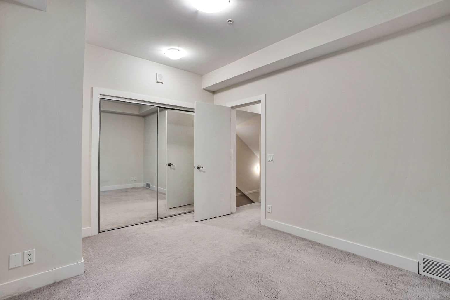 207, 20 Brentwood Common NW