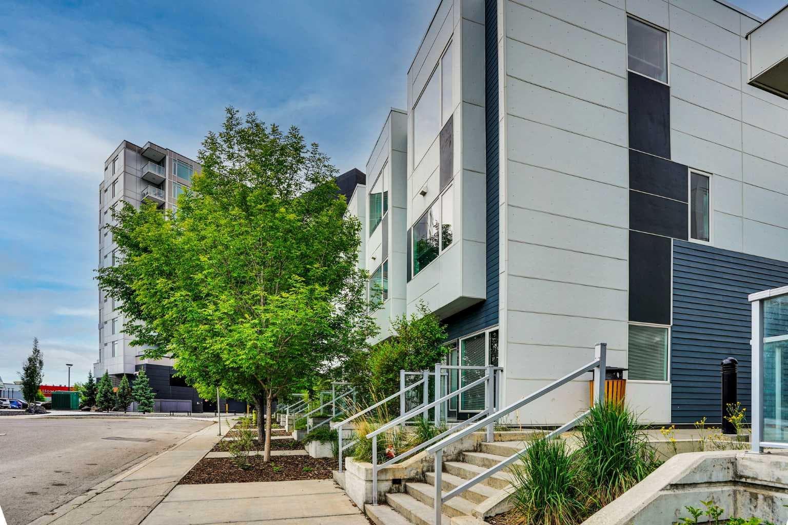 207, 20 Brentwood Common NW