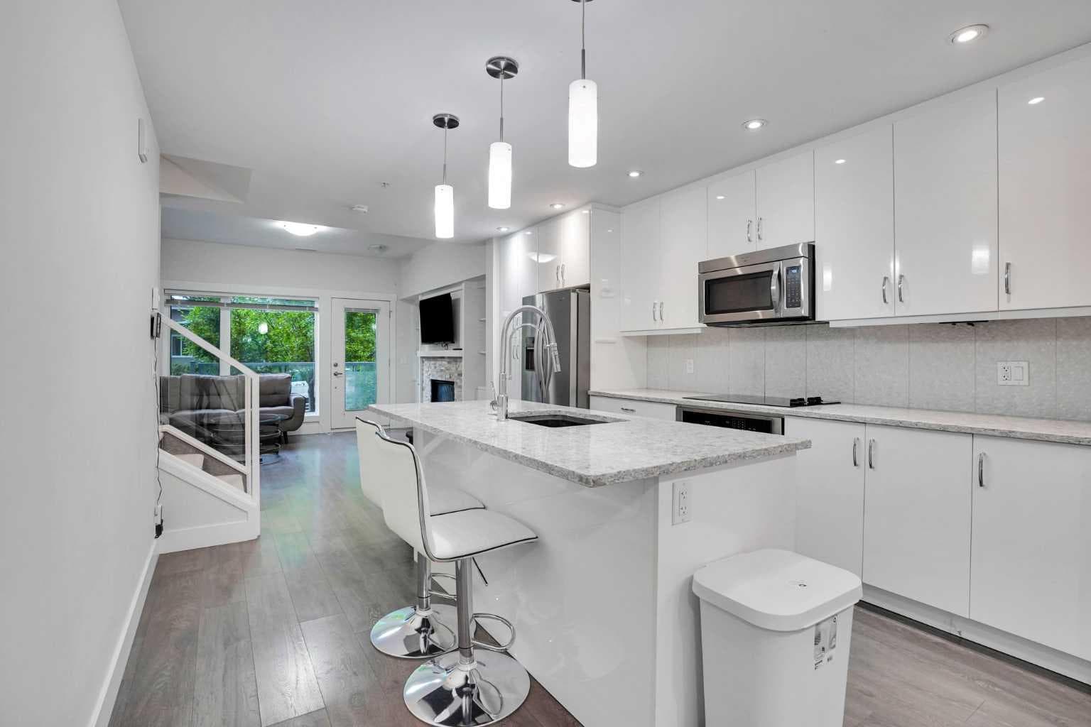 207, 20 Brentwood Common NW