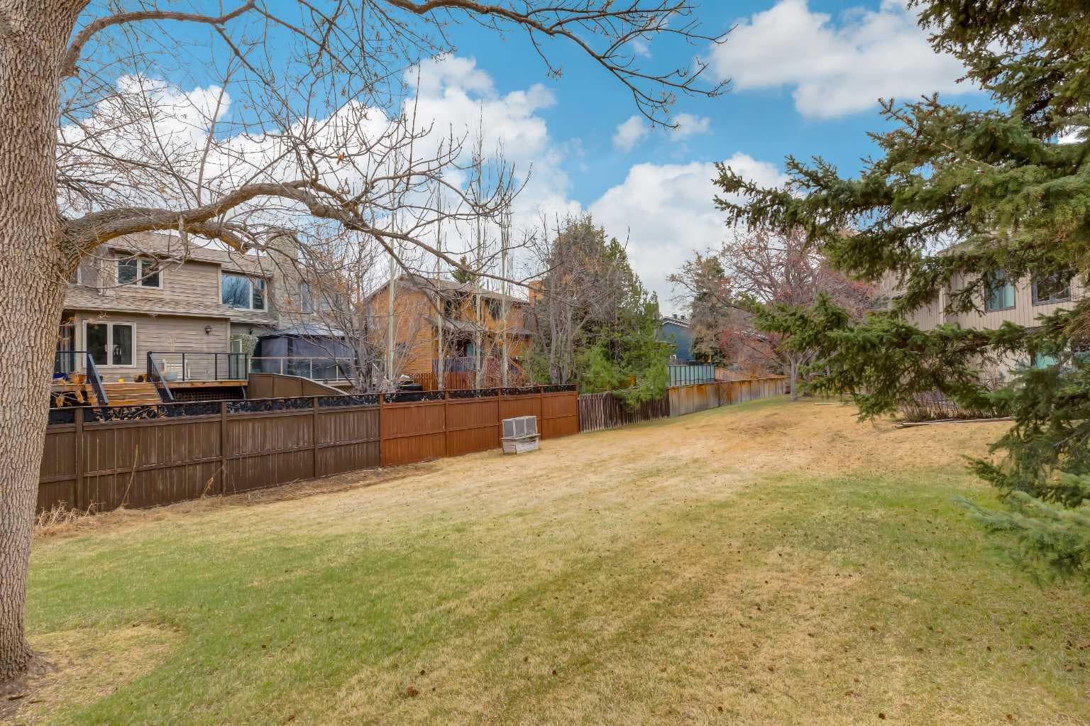 256 Point Mckay Terrace NW
