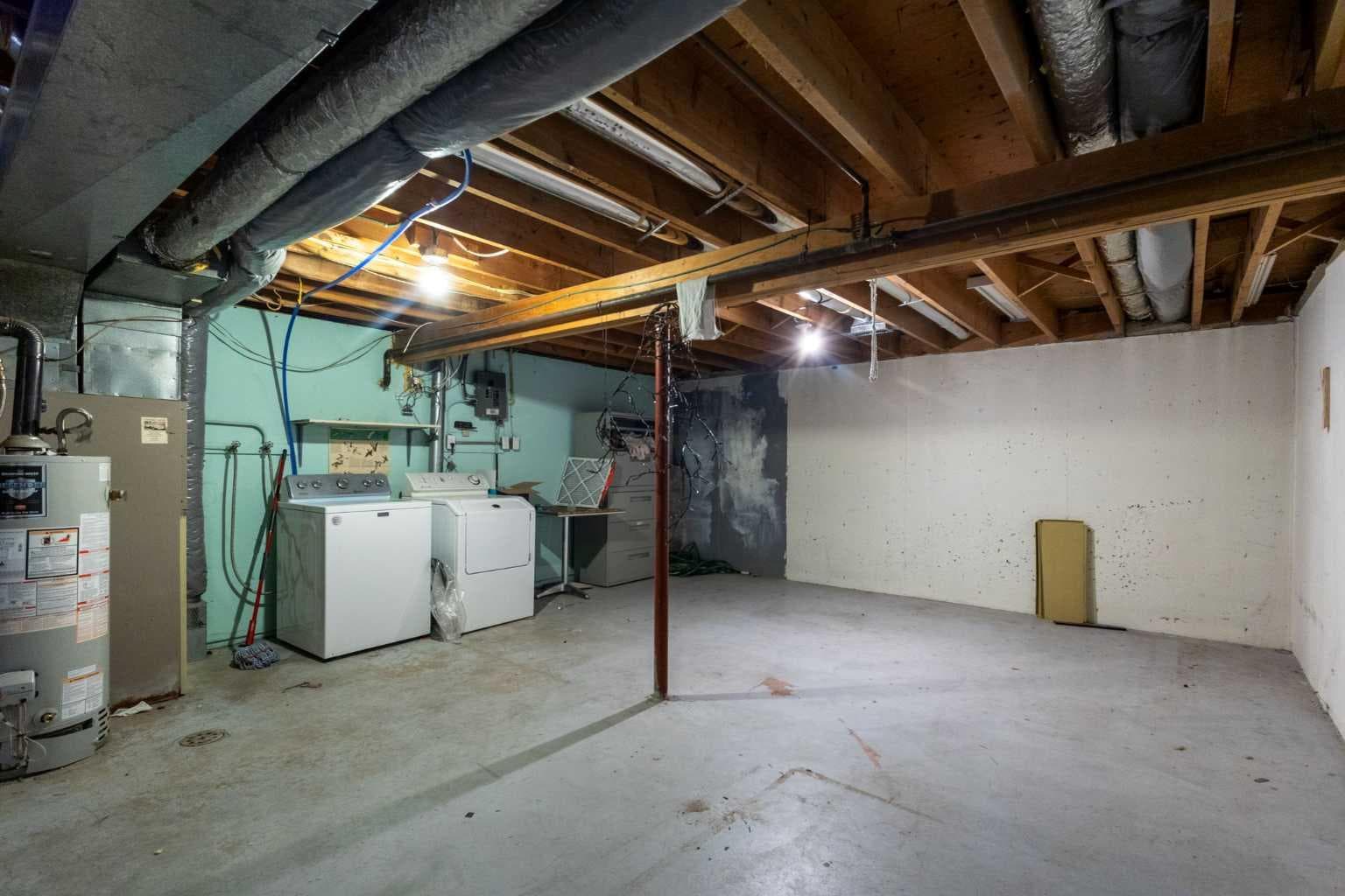 303, 1305 Glenmore Trail SW
