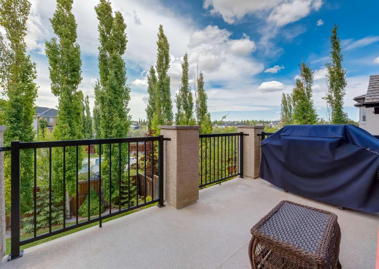 98 Royal Ridge Mount NW