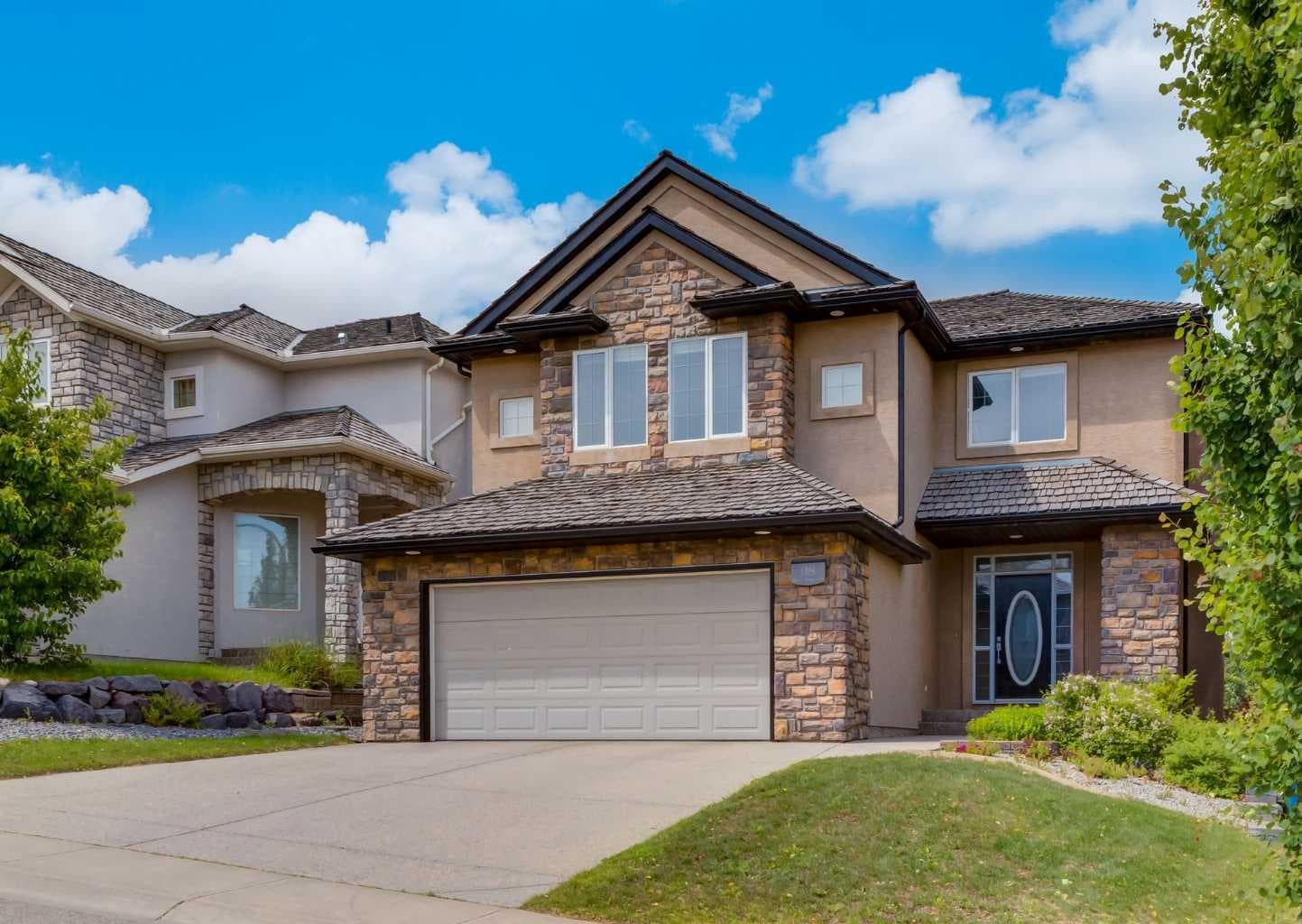 98 Royal Ridge Mount NW