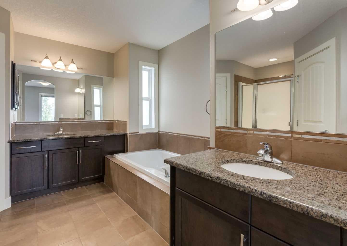98 Royal Ridge Mount NW