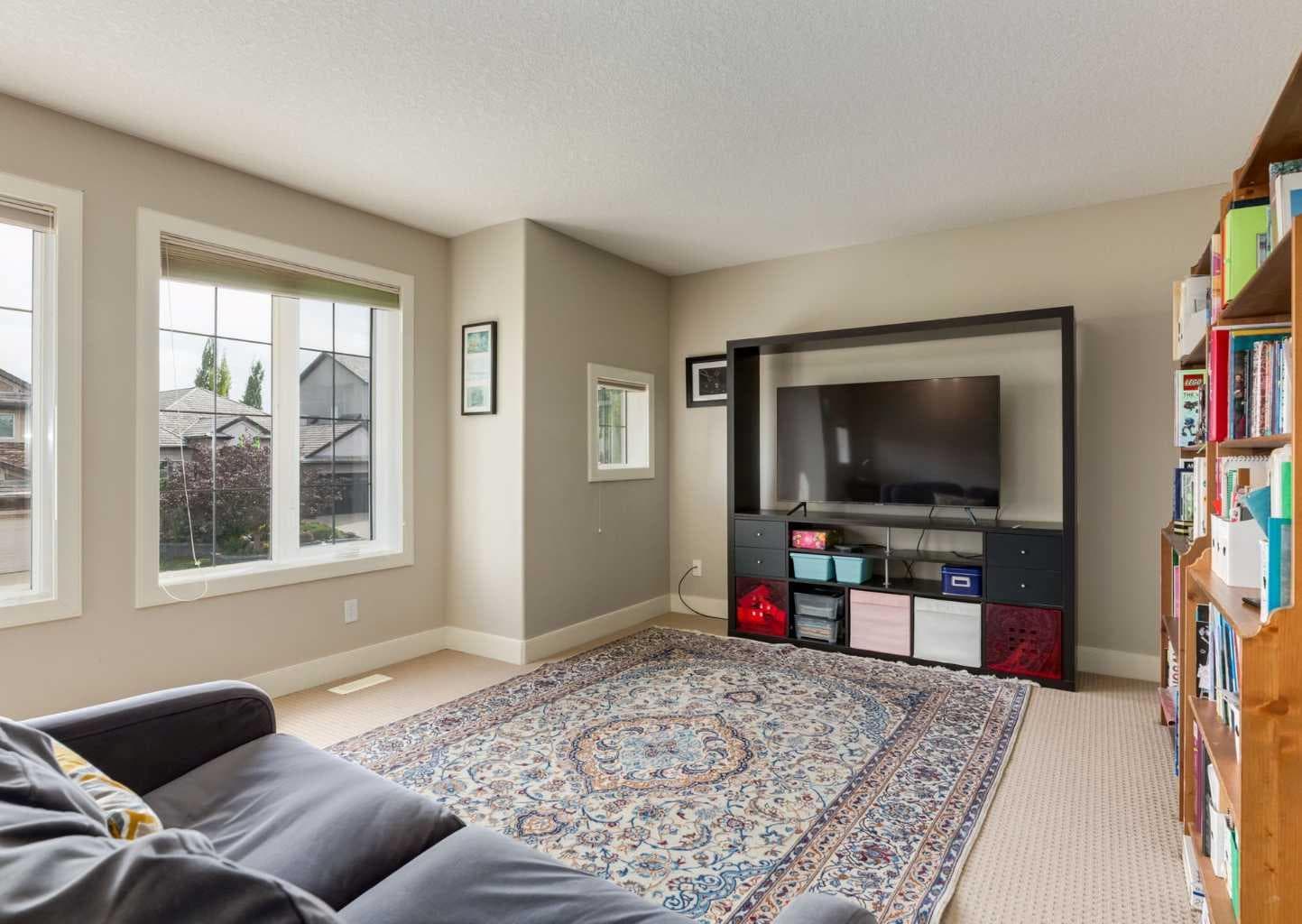 98 Royal Ridge Mount NW