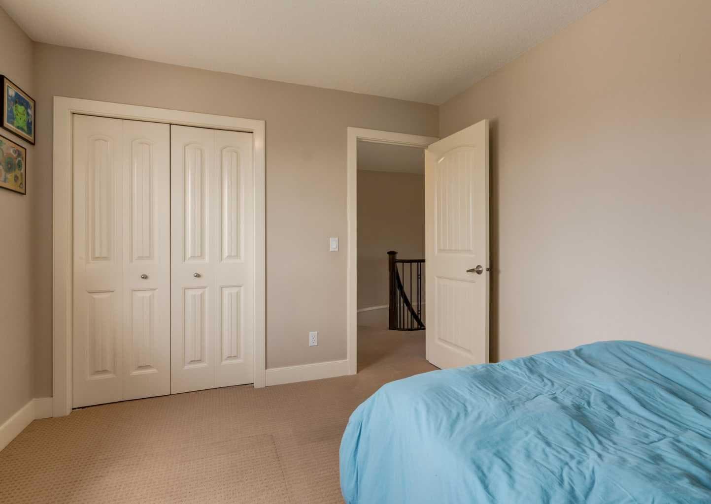 98 Royal Ridge Mount NW