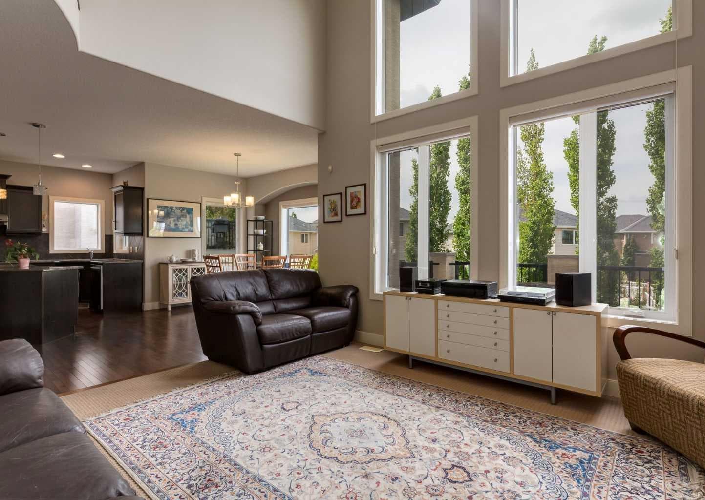 98 Royal Ridge Mount NW