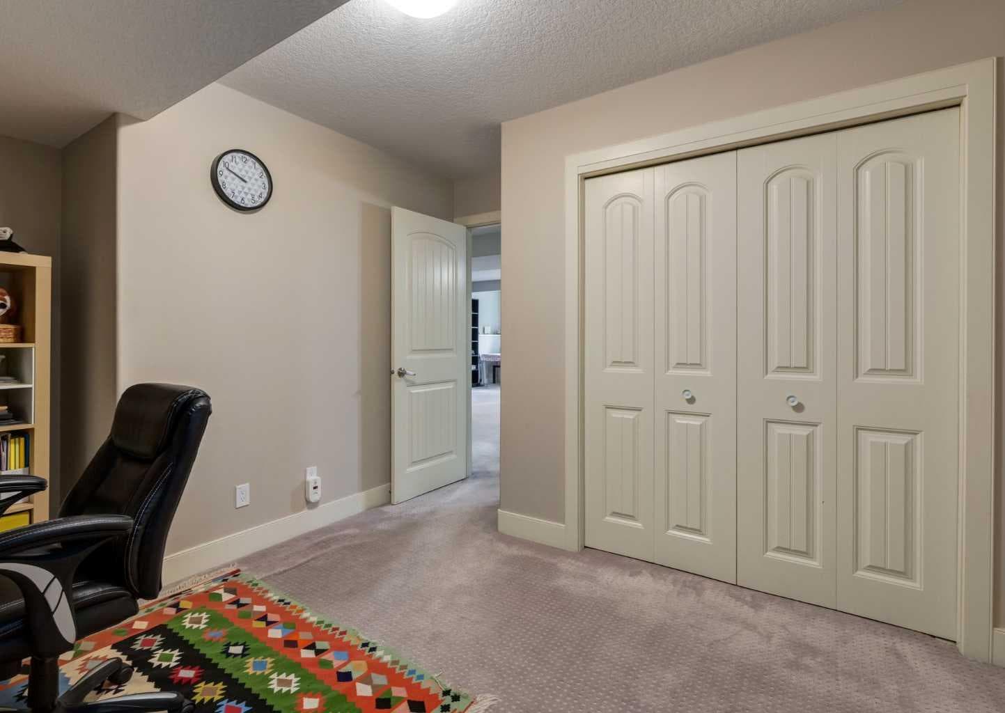 98 Royal Ridge Mount NW