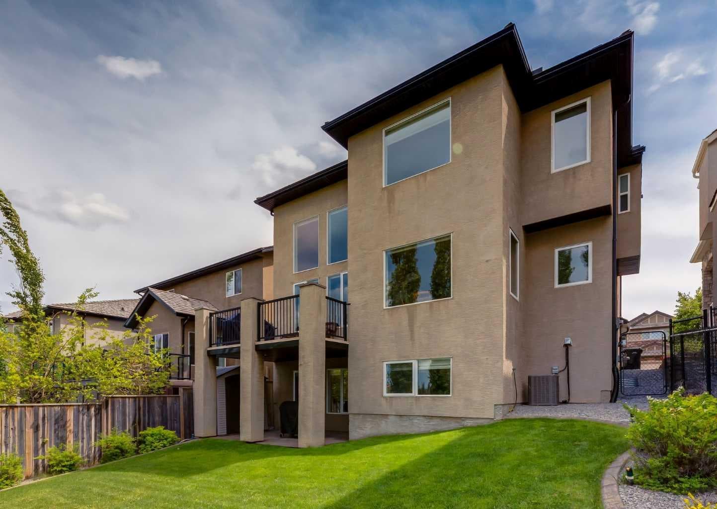 98 Royal Ridge Mount NW