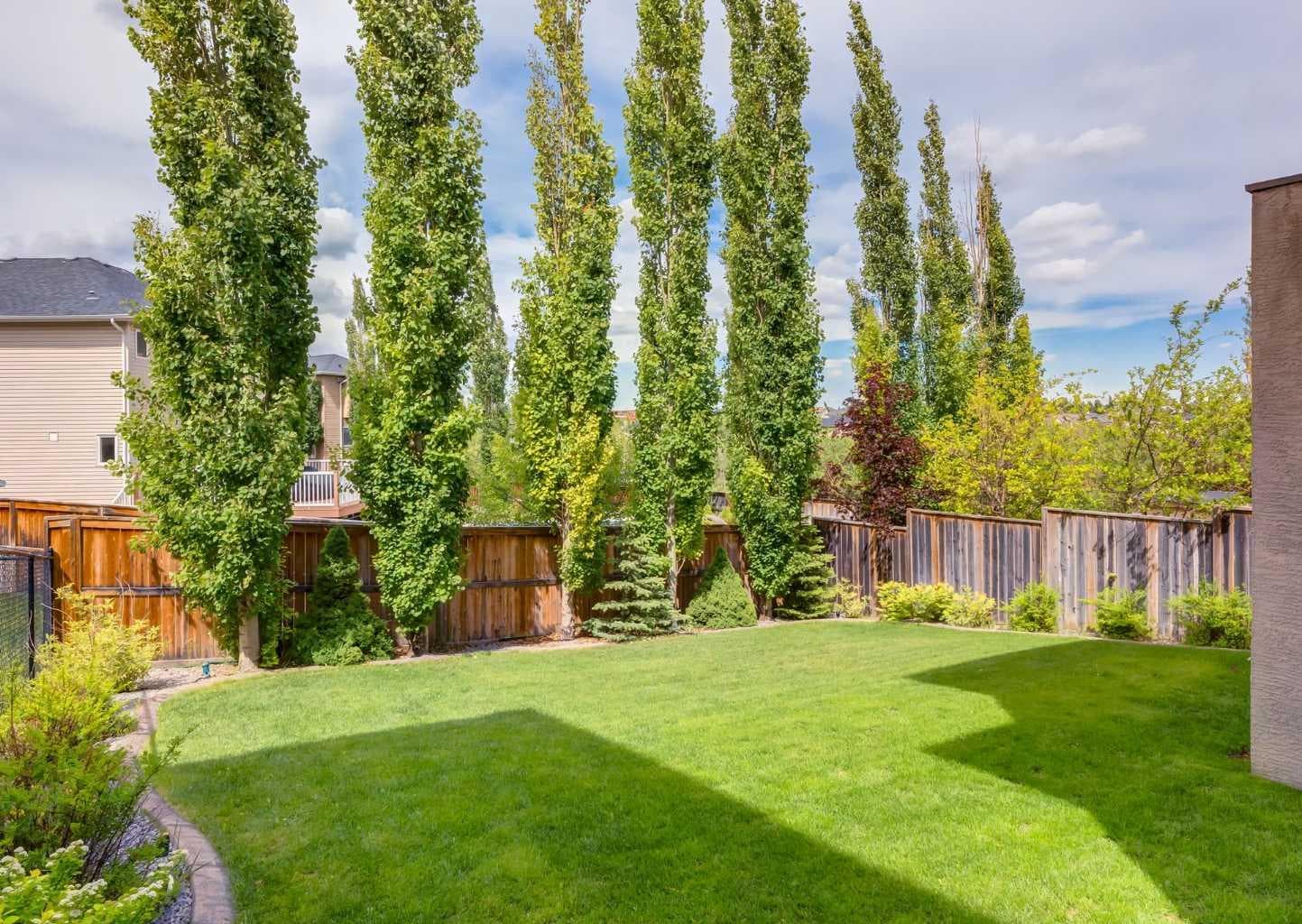 98 Royal Ridge Mount NW