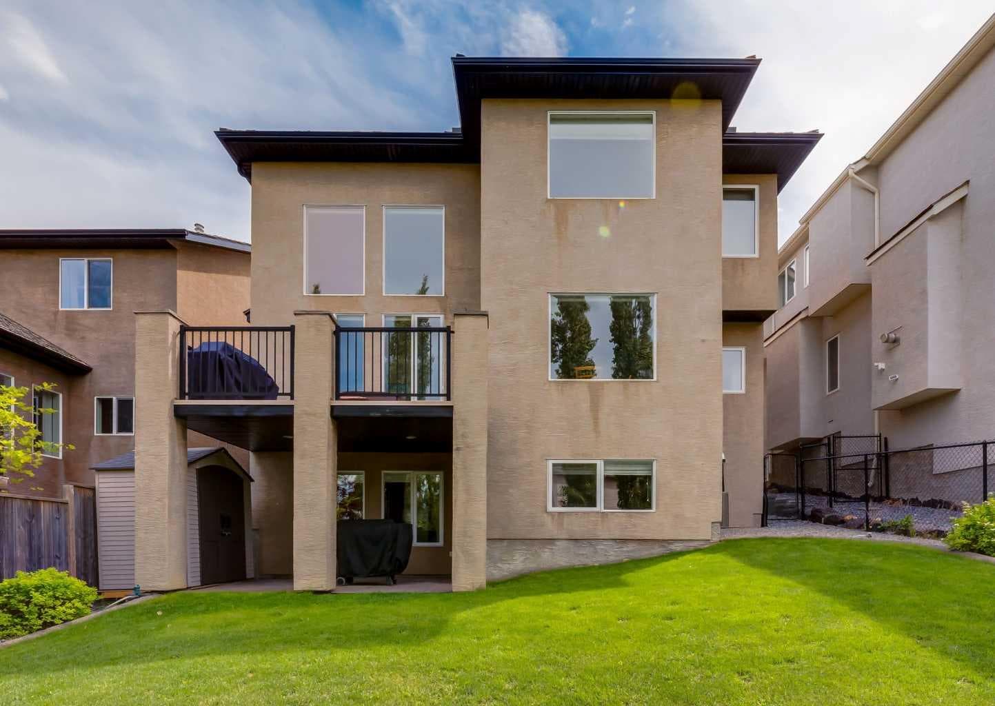 98 Royal Ridge Mount NW