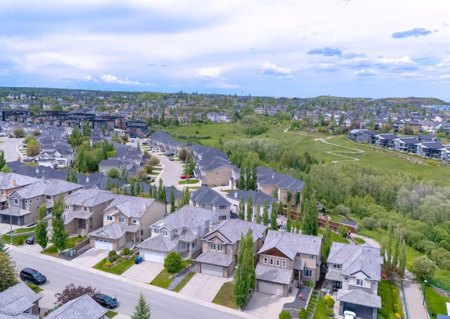 98 Royal Ridge Mount NW