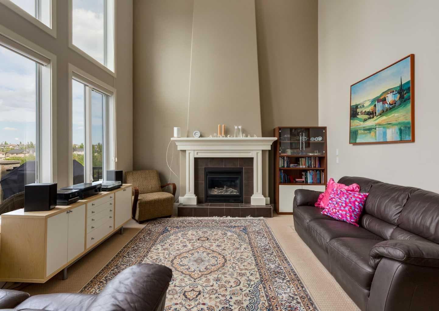 98 Royal Ridge Mount NW