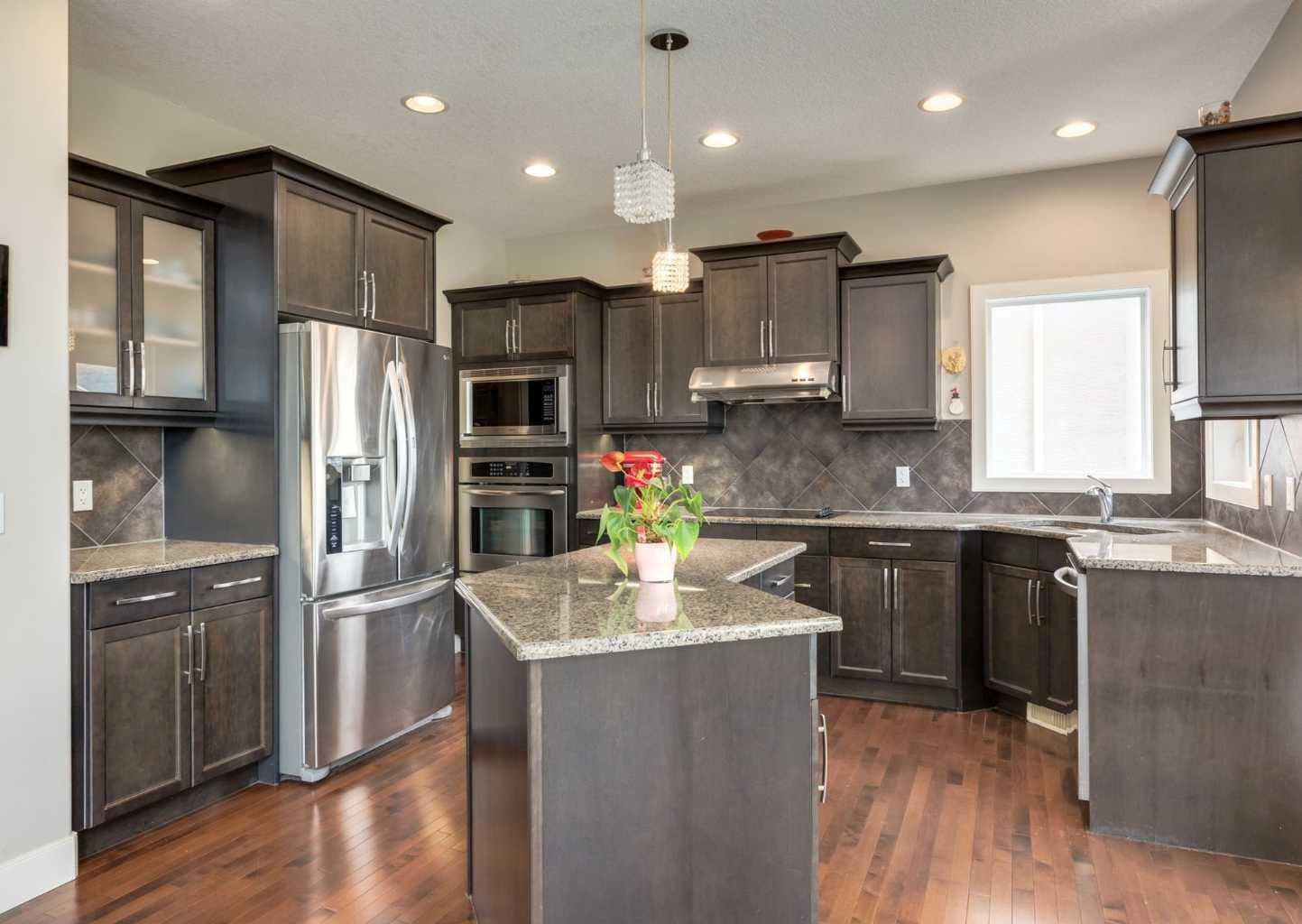 98 Royal Ridge Mount NW