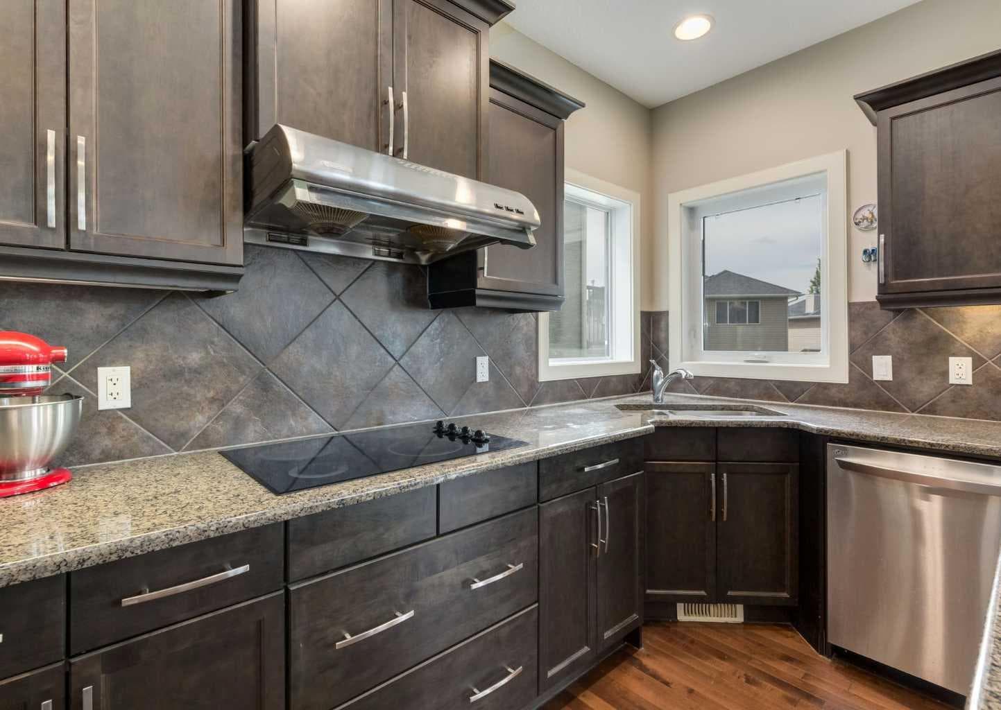 98 Royal Ridge Mount NW