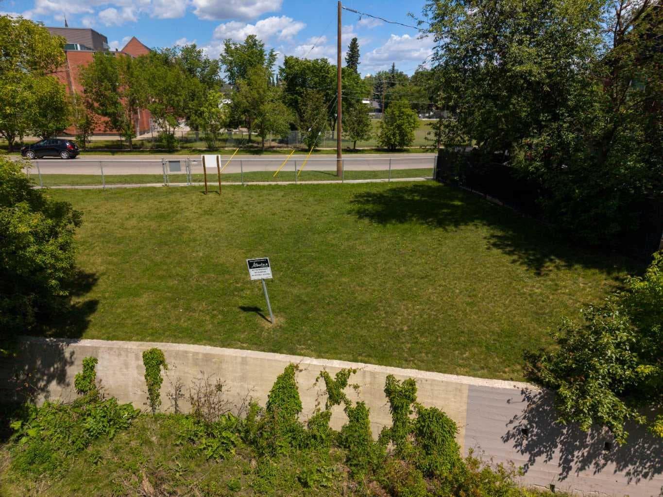 715 Sifton Boulevard SW