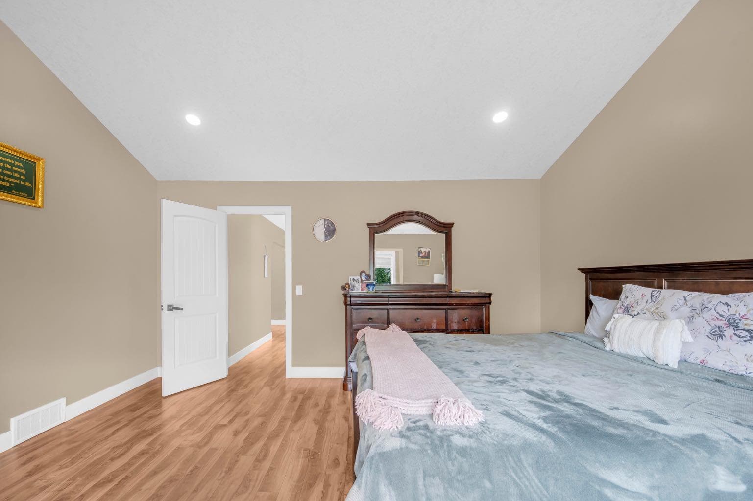 1182 Kingston Crescent SE