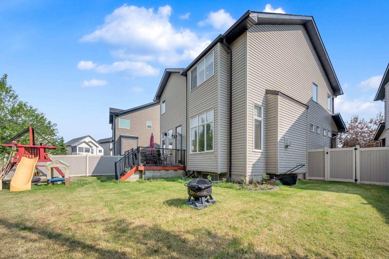 1182 Kingston Crescent SE