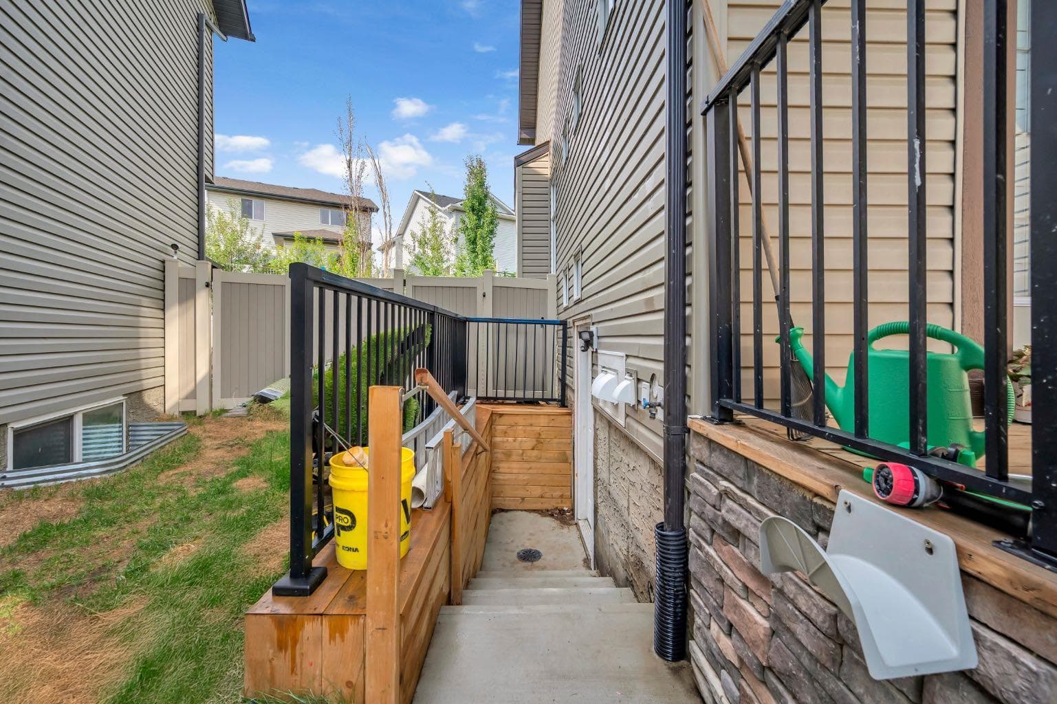 1182 Kingston Crescent SE