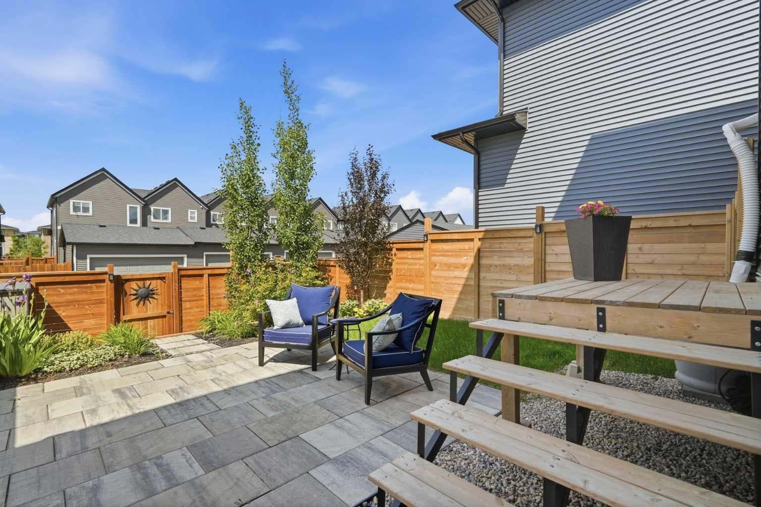332 Lawthorn Way SE