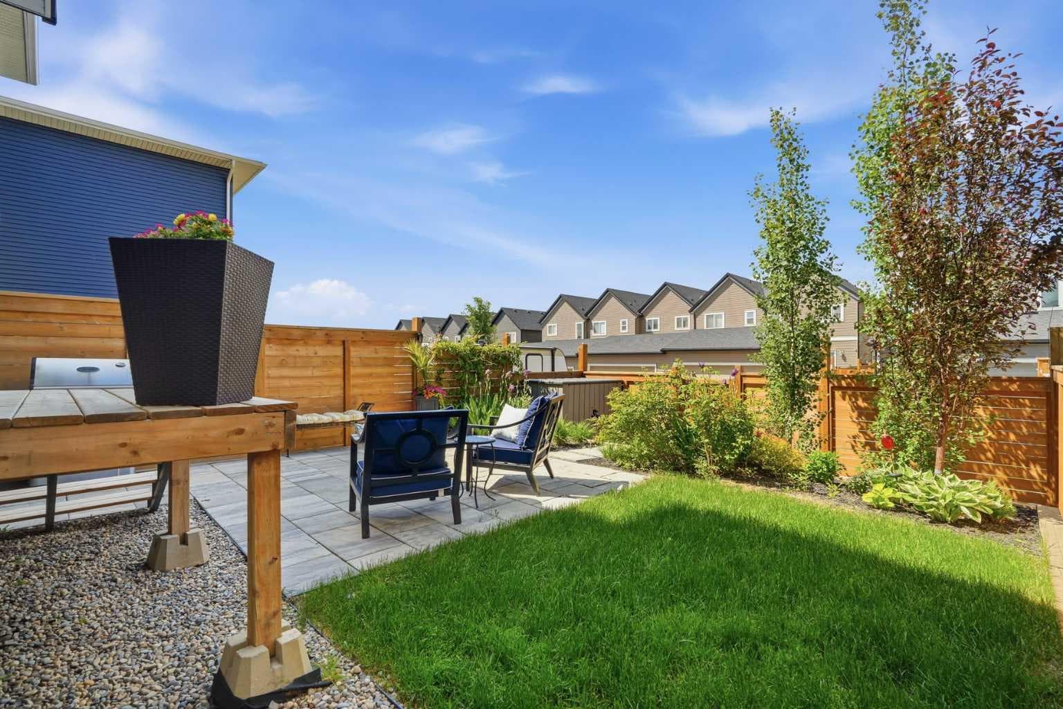 332 Lawthorn Way SE