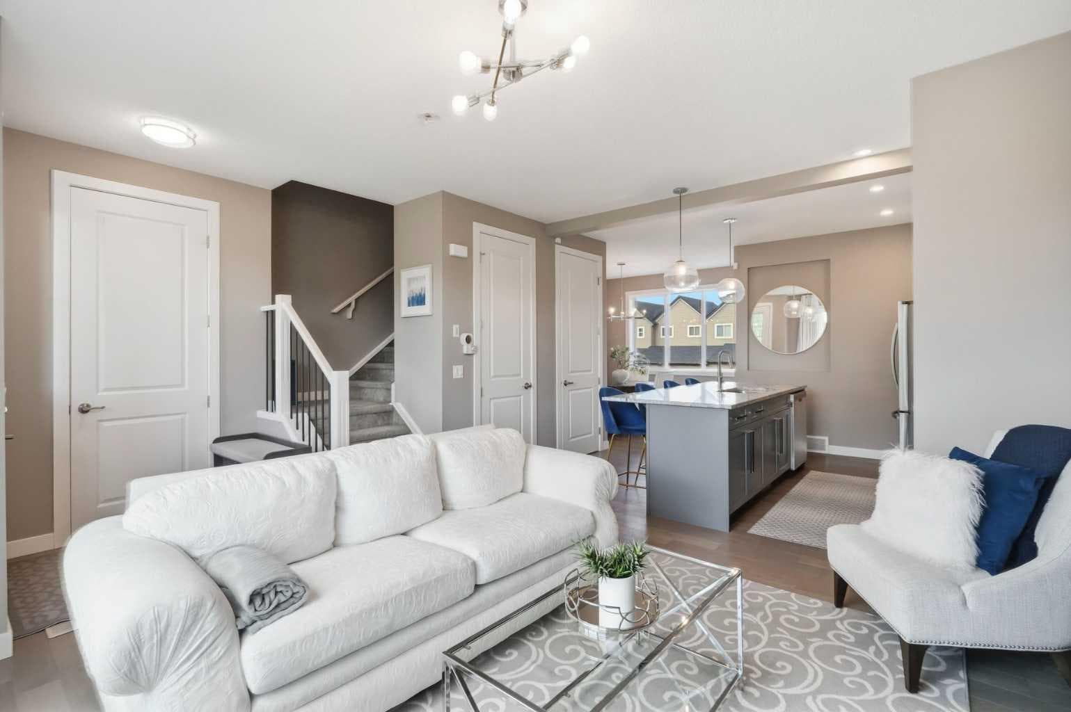 332 Lawthorn Way SE