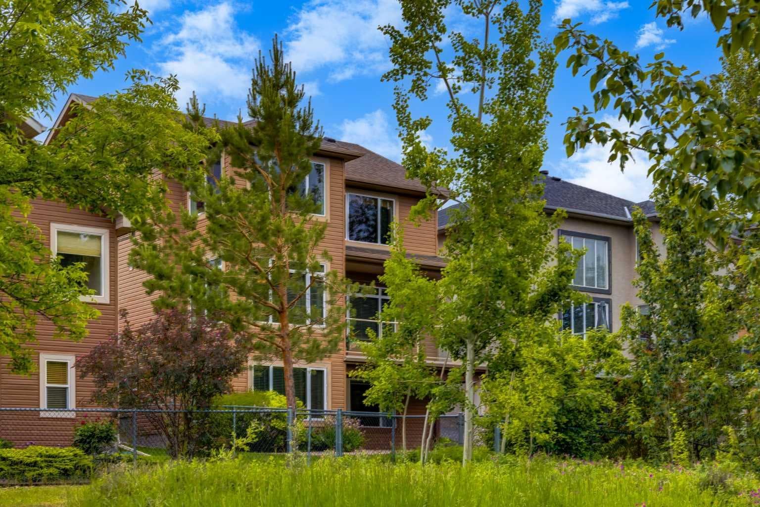 77 Royal Highland Road NW