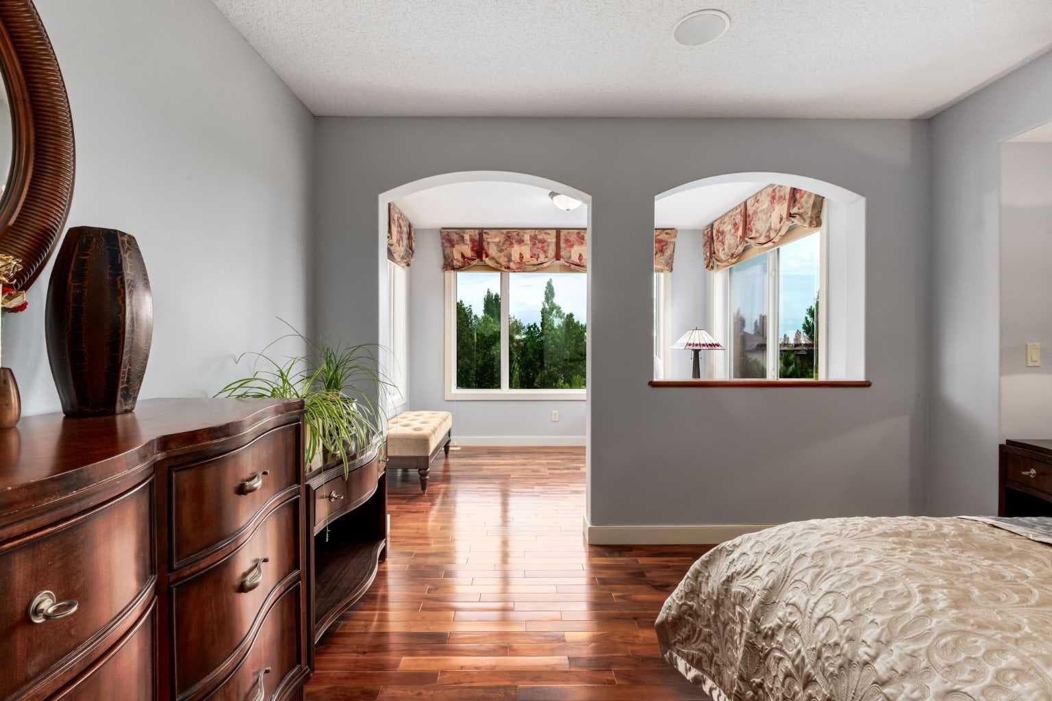 77 Royal Highland Road NW