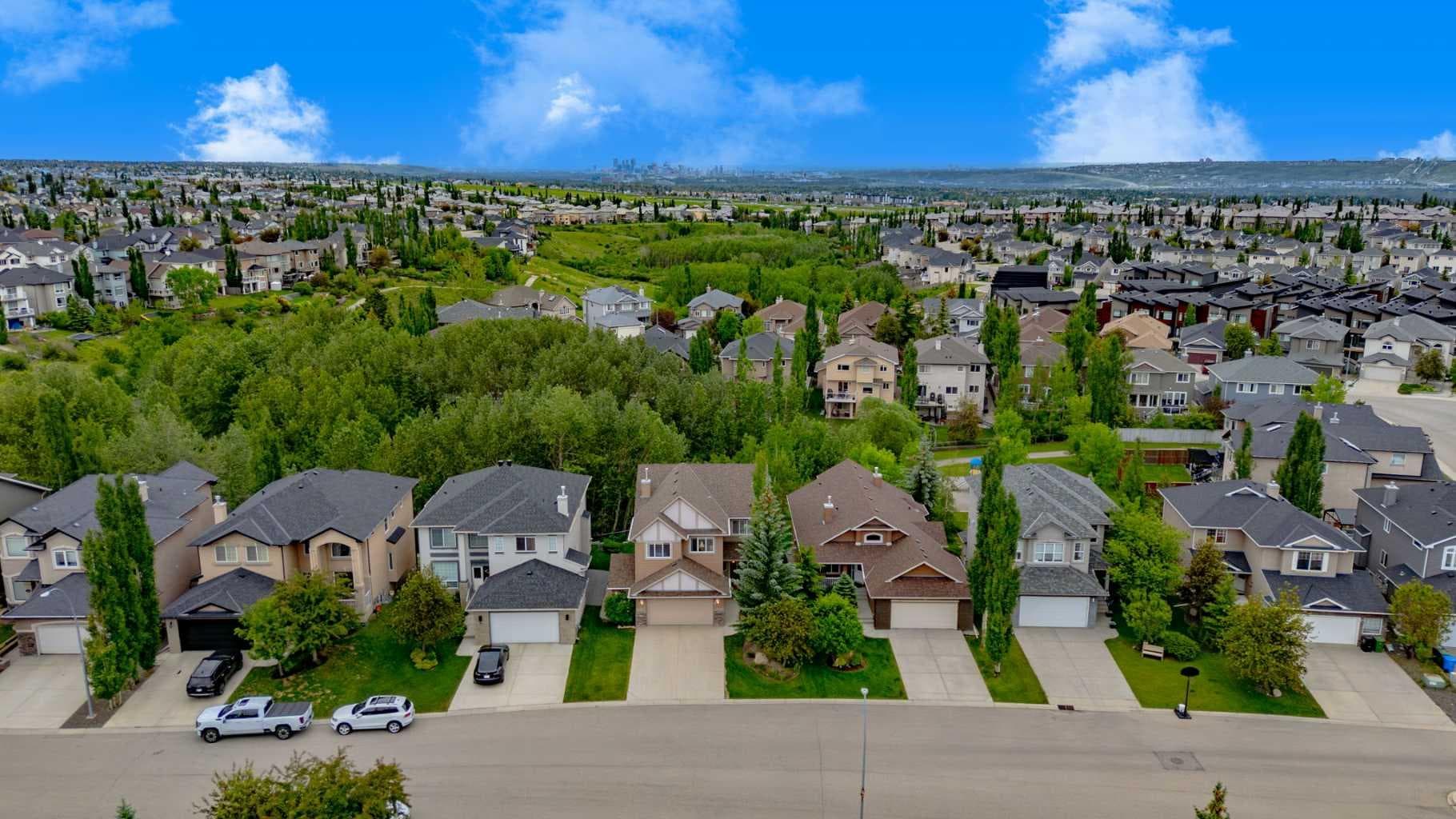 77 Royal Highland Road NW